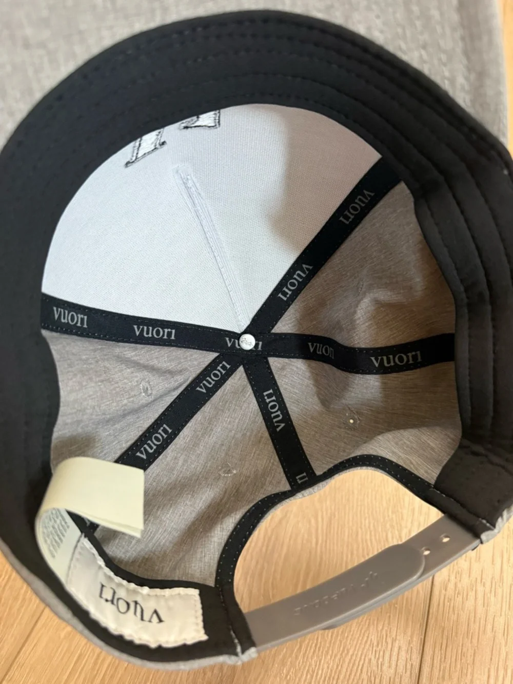 Vuori Men’s Magnitude snapback Hat - Picture 4 of 6